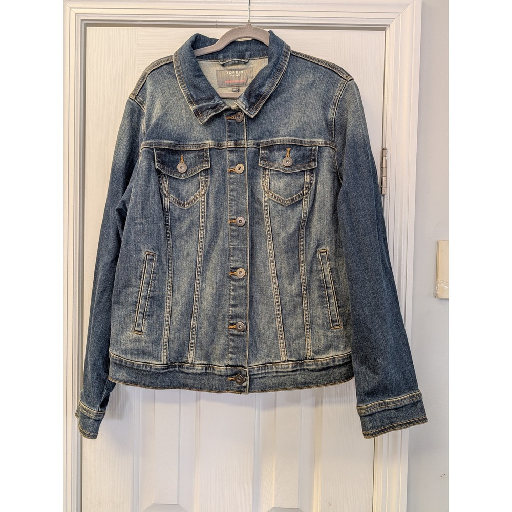 Torrid Blue Denim Trucker Jacket Medium Wash Stretch Plus Size 2 Plus size